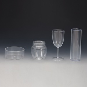 다양한 모양의 투명한 플라스틱 컵 4종 금성